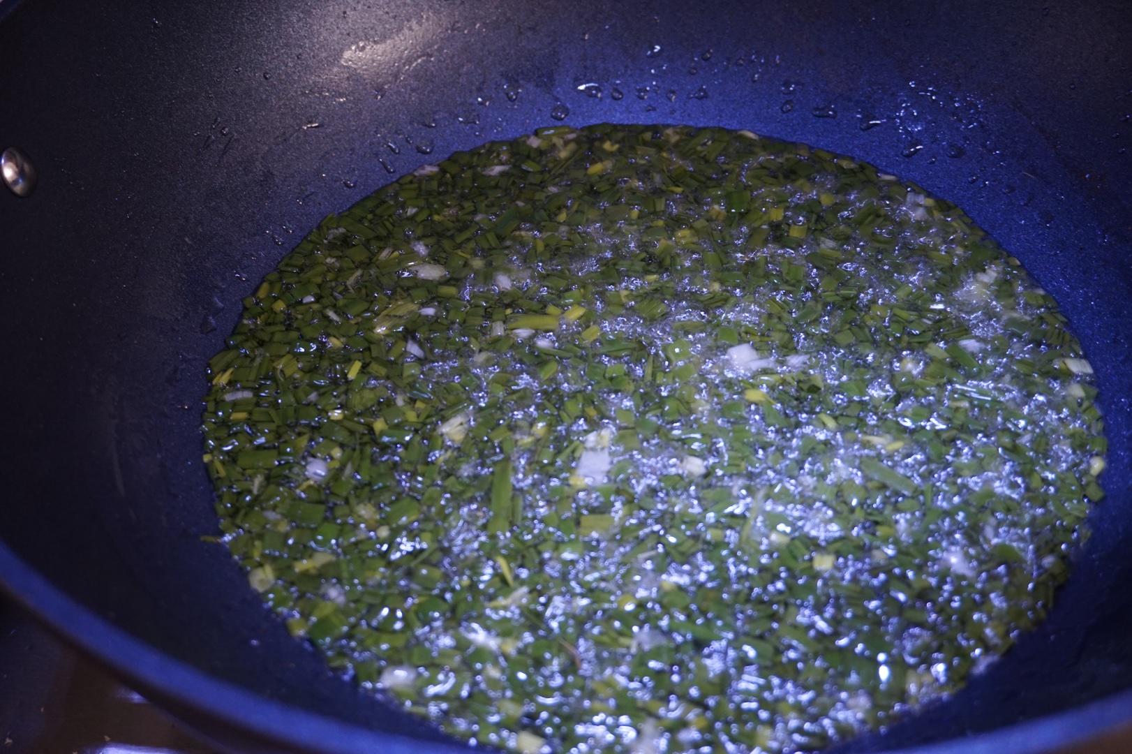 潮汕湯麪粿條必備！蔥油～的做法 步骤7