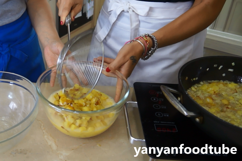 西班牙土豆烘蛋 Tortilla de Patatas的做法 步骤6