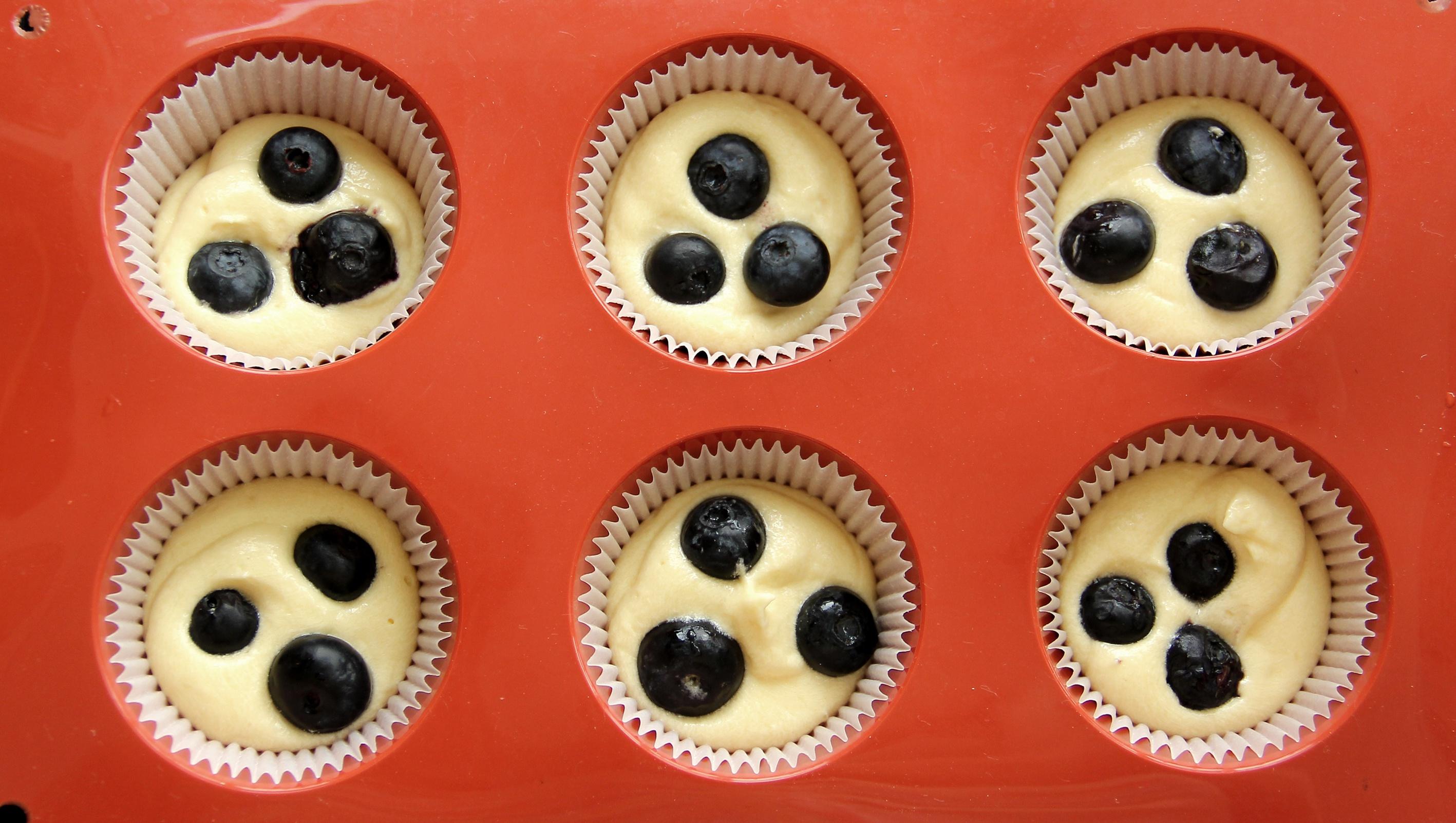 藍莓奶油杯子蛋糕Blueberries and Cream Cupcakes的做法 步骤6