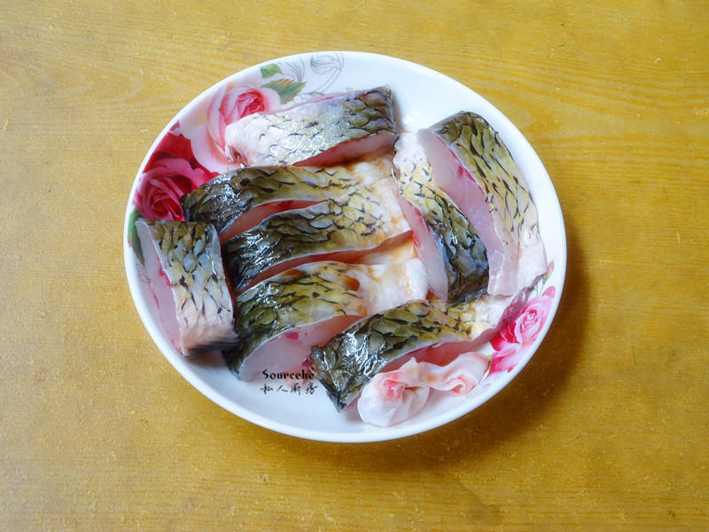 木耳燜魚的做法 步骤1