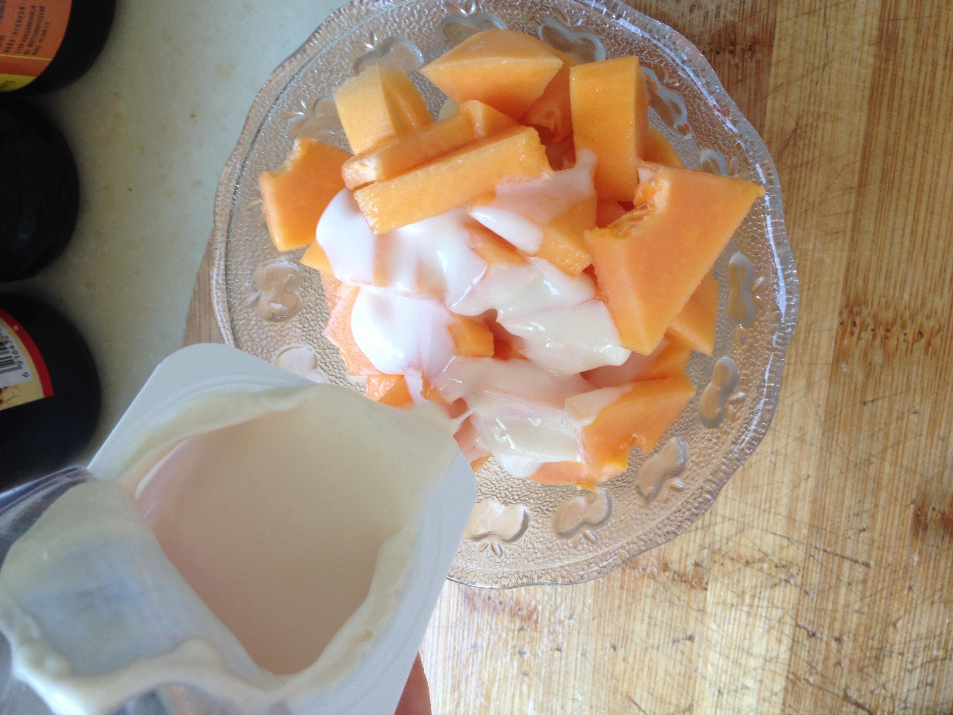 自制木瓜蘋果水果酸奶沙拉的做法 步骤3
