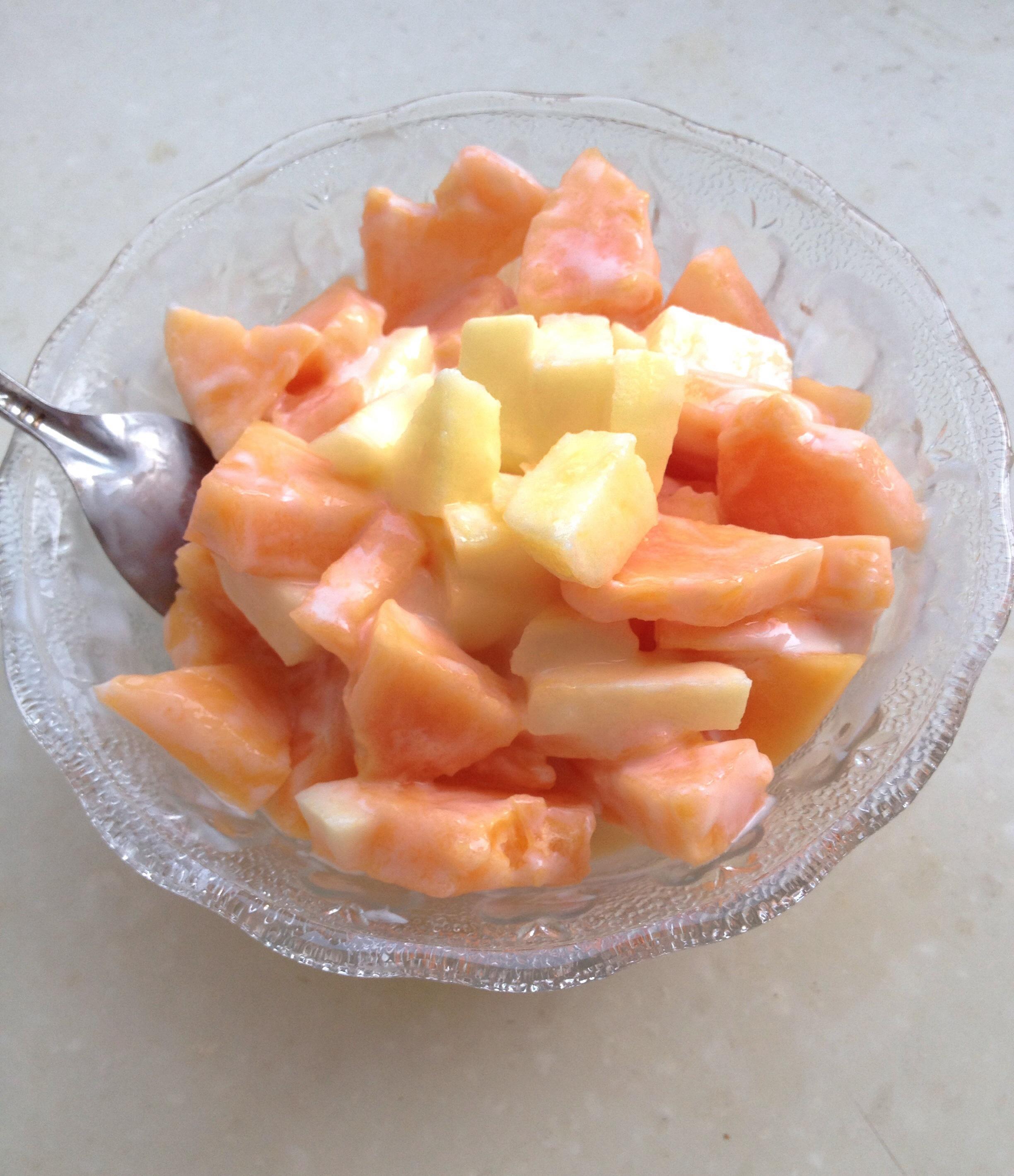 自制木瓜蘋果水果酸奶沙拉的做法 步骤4