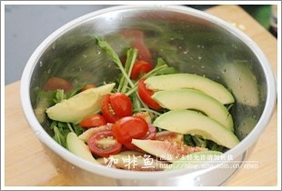 牛油果蔬菜沙拉的做法 步骤6
