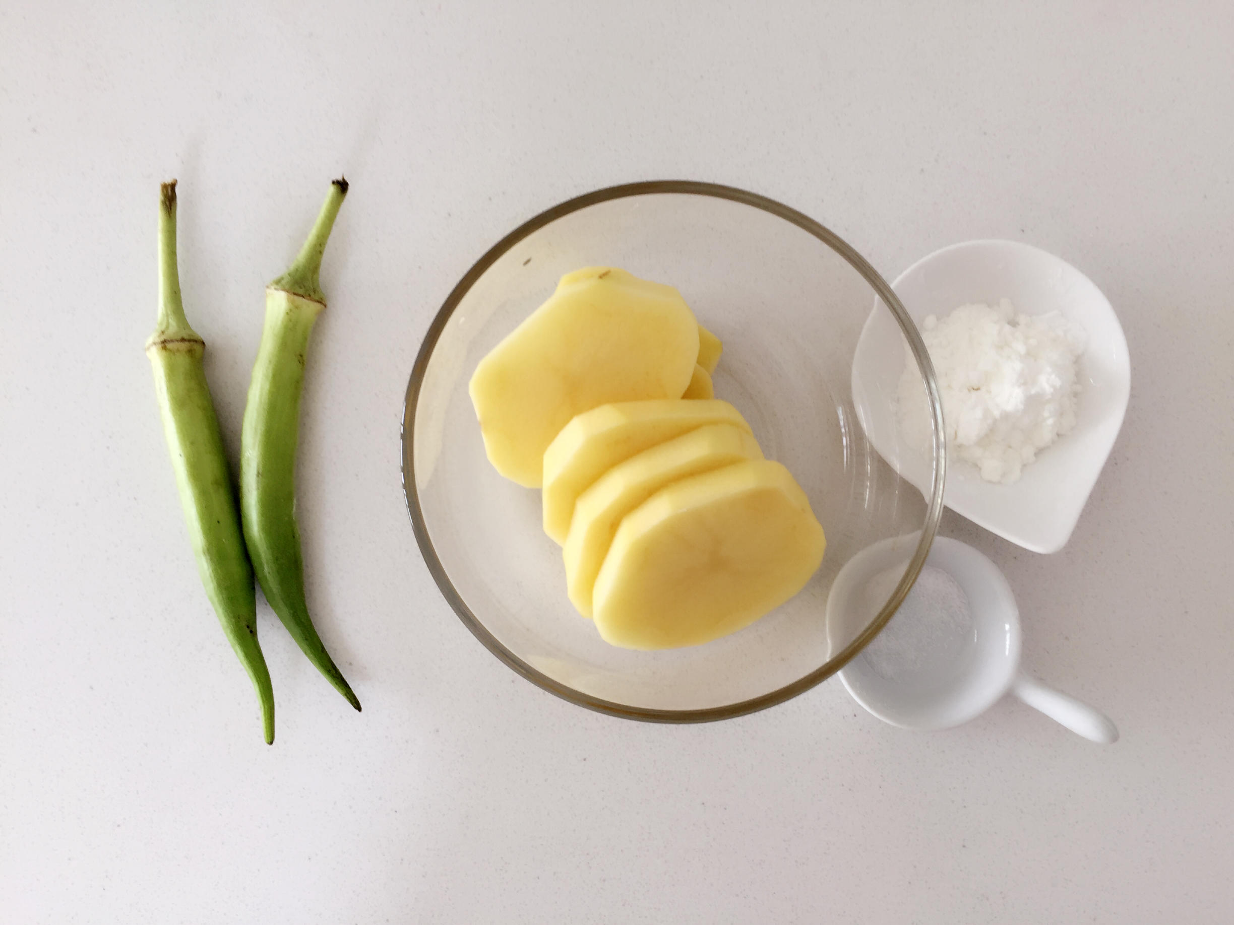 寶寶輔食：秋葵土豆餅的做法 步骤1