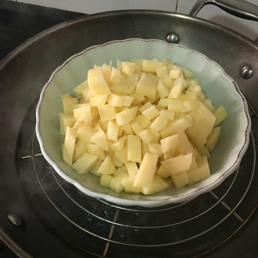 香煎小土豆餅的做法 步骤2