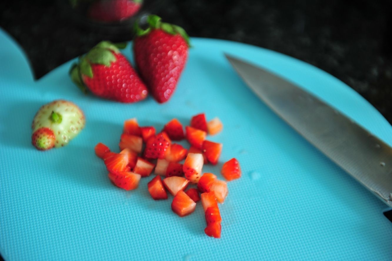 又快又美的草莓香蕉麥芬（杯子蛋糕）的做法 步骤5