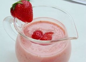草莓酸奶昔的做法 步骤3
