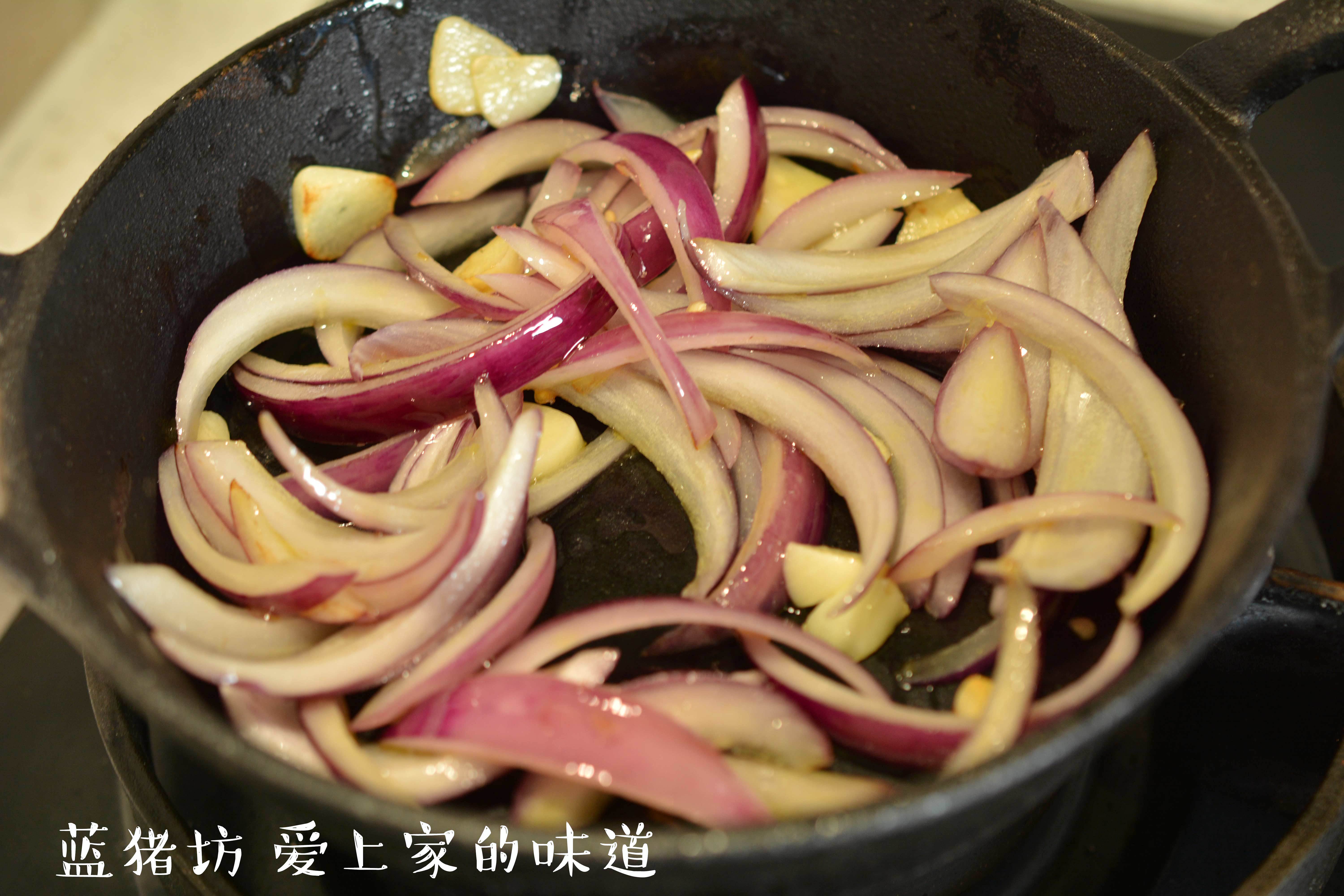 幹鍋茶樹菇的做法 步骤2