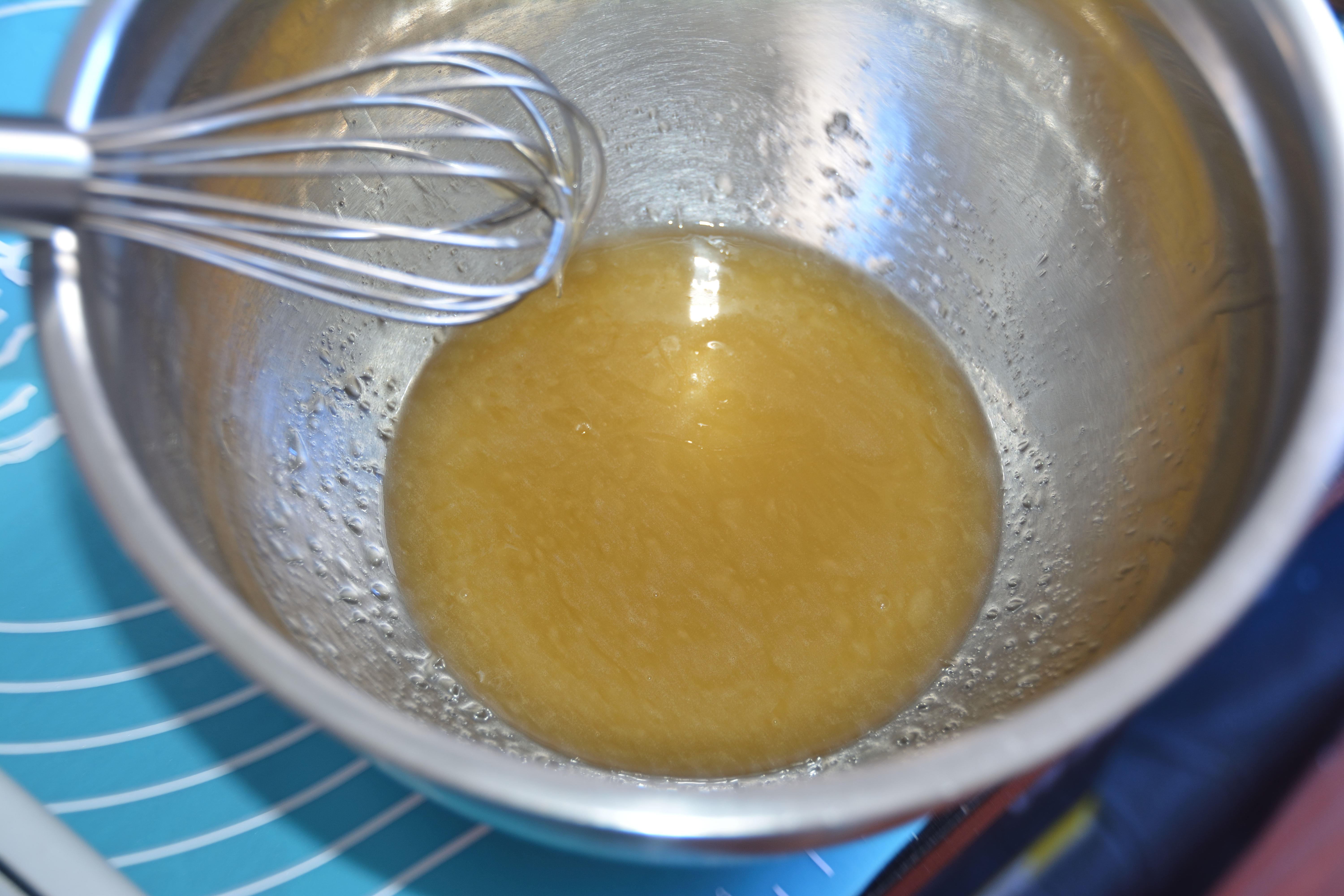 廣式蓮蓉蛋黃月餅的做法 步骤2