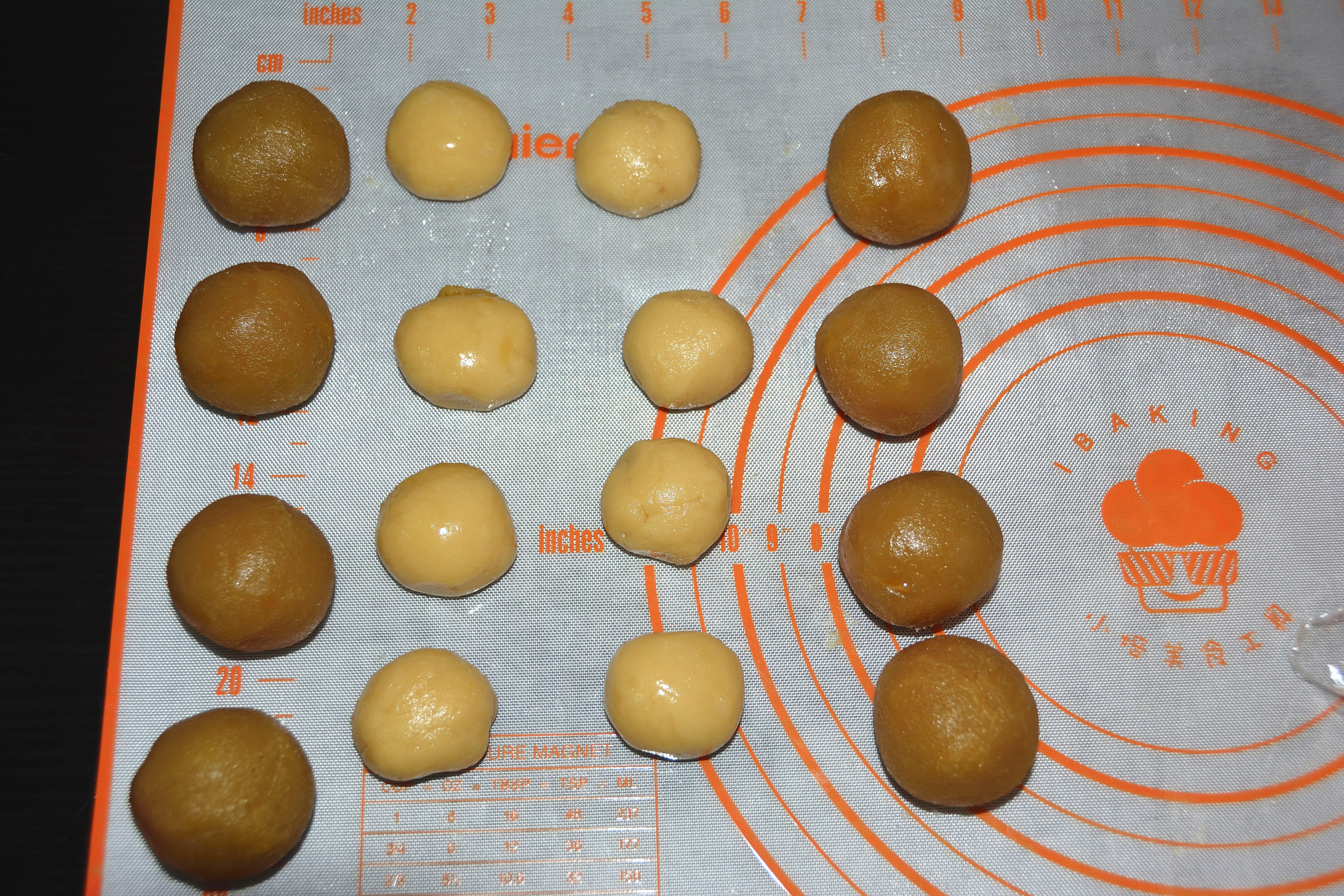 廣式蓮蓉蛋黃月餅的做法 步骤5