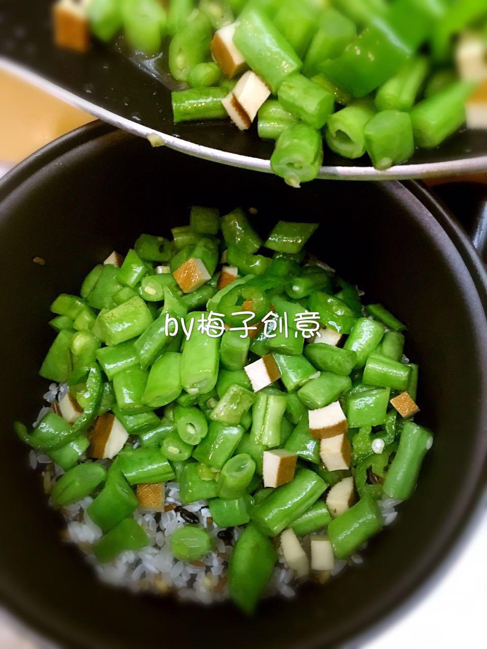 豆角燜雜糧飯的做法 步骤4