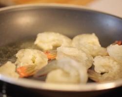 「爸氣十足」私房菜：蒜香檸檬蝦－視訊【沒牌子】的做法 步骤8