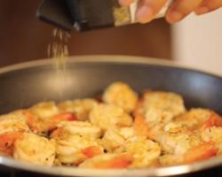 「爸氣十足」私房菜：蒜香檸檬蝦－視訊【沒牌子】的做法 步骤15