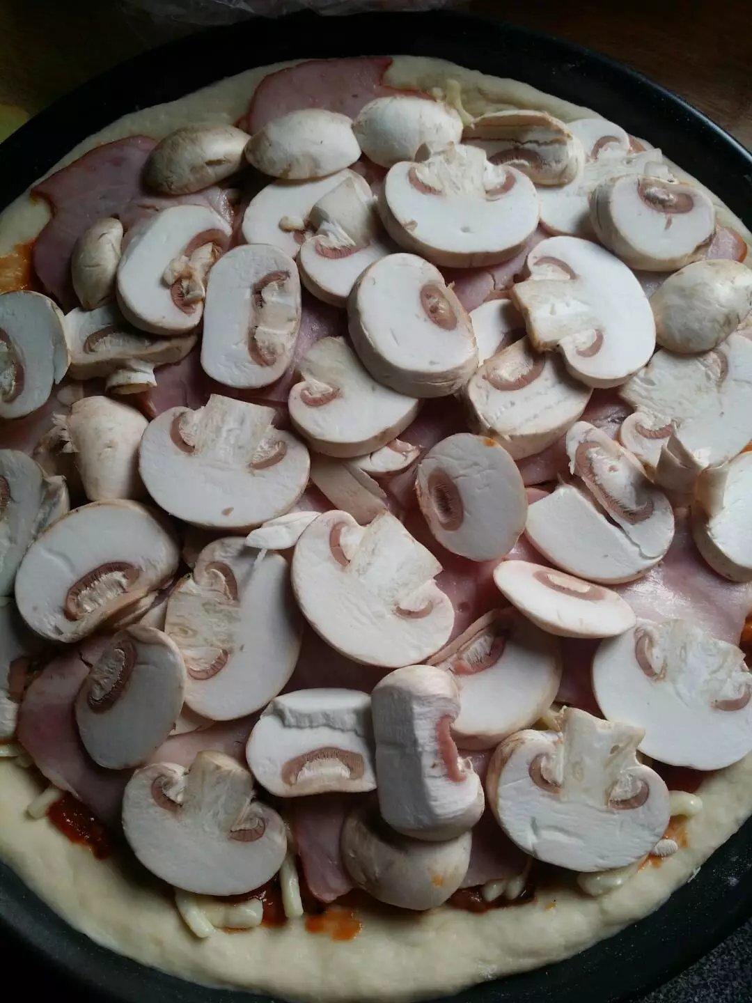 自制蘑菇培根披薩的做法 步骤3