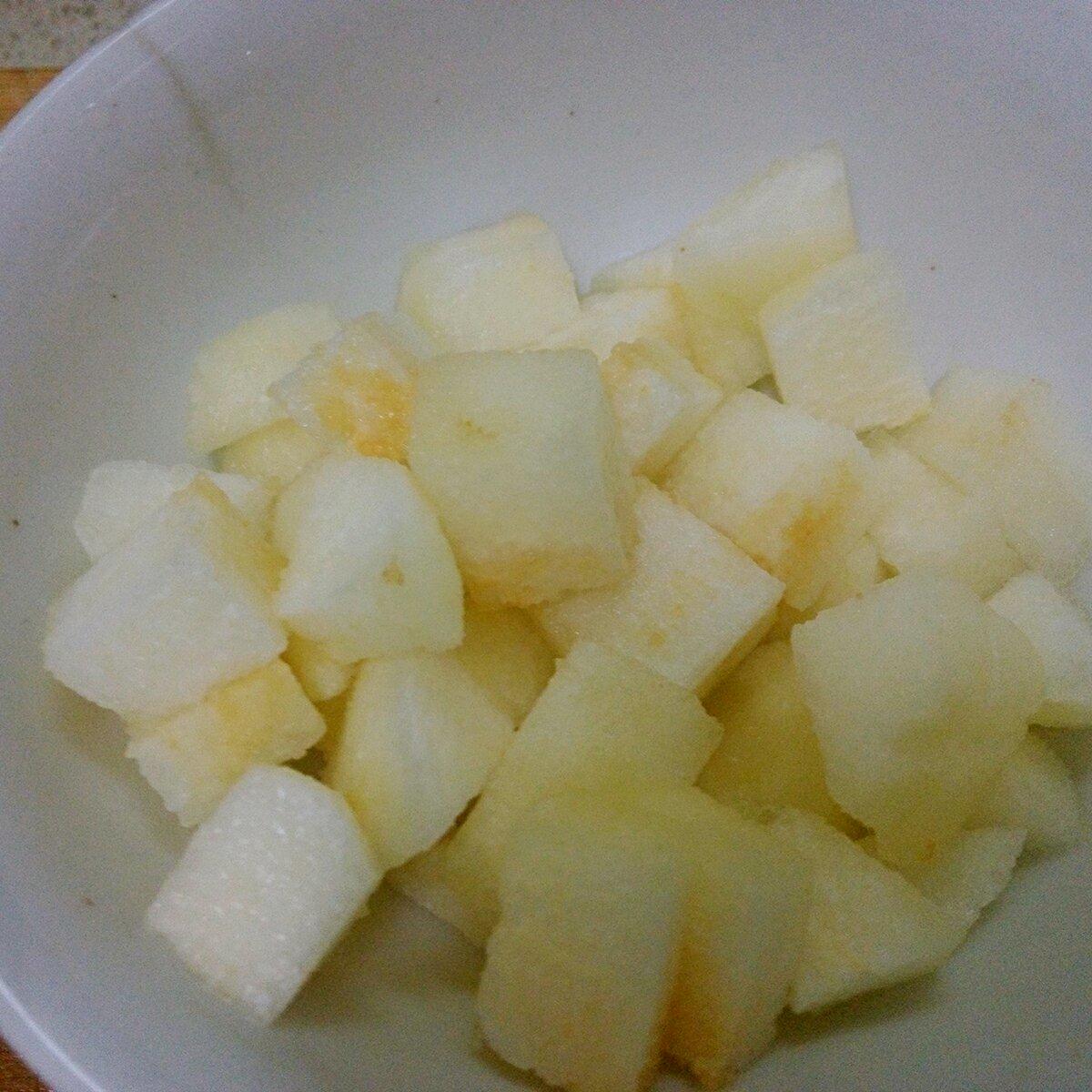 檸檬冰糖梨的做法 步骤1