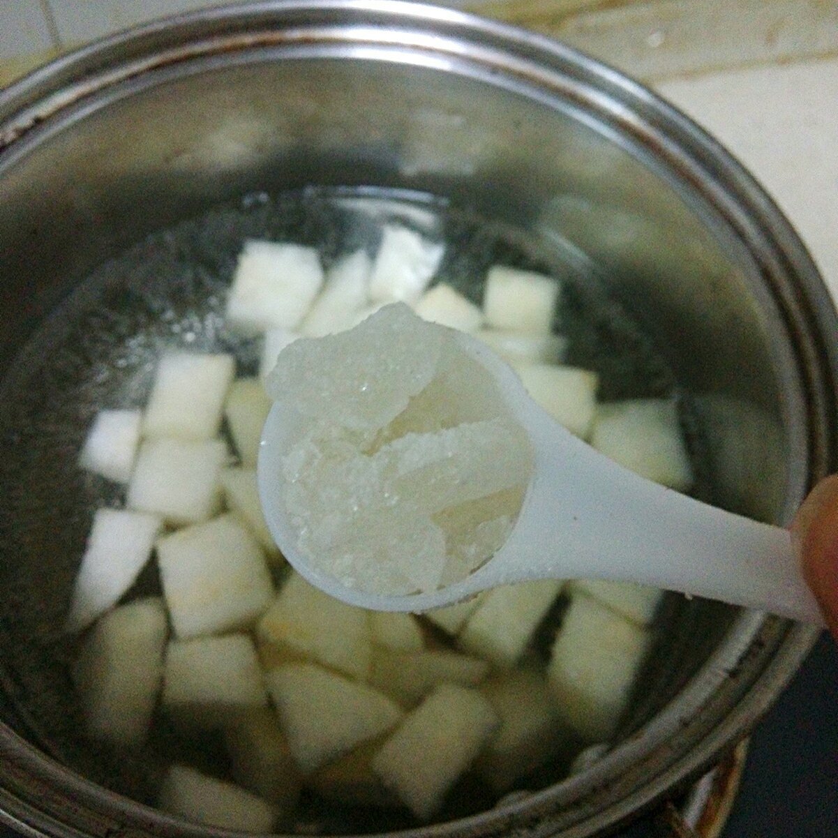 檸檬冰糖梨的做法 步骤2