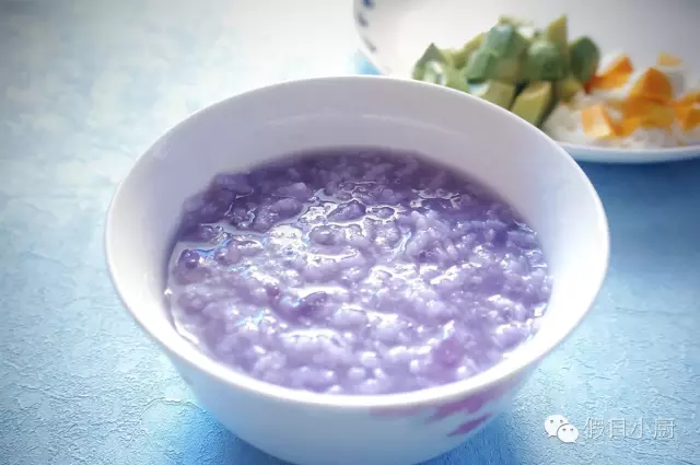 紫薯粥+白煮蛋牛油果（寶寶食譜）的做法 步骤1