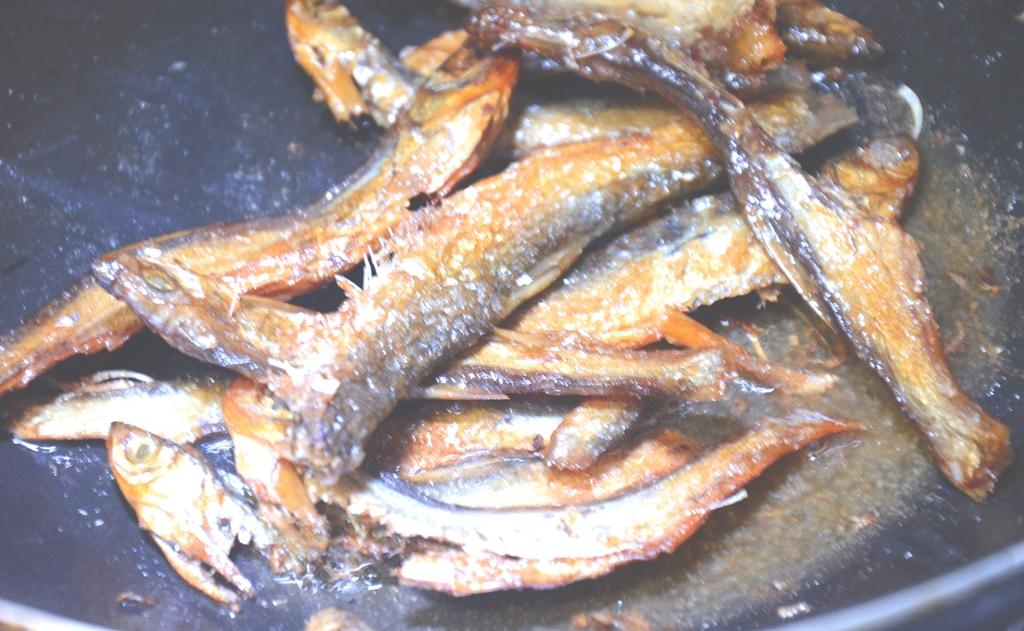 圍山公社瀏陽菜課堂：黃豆燜乾魚仔的做法 步骤3