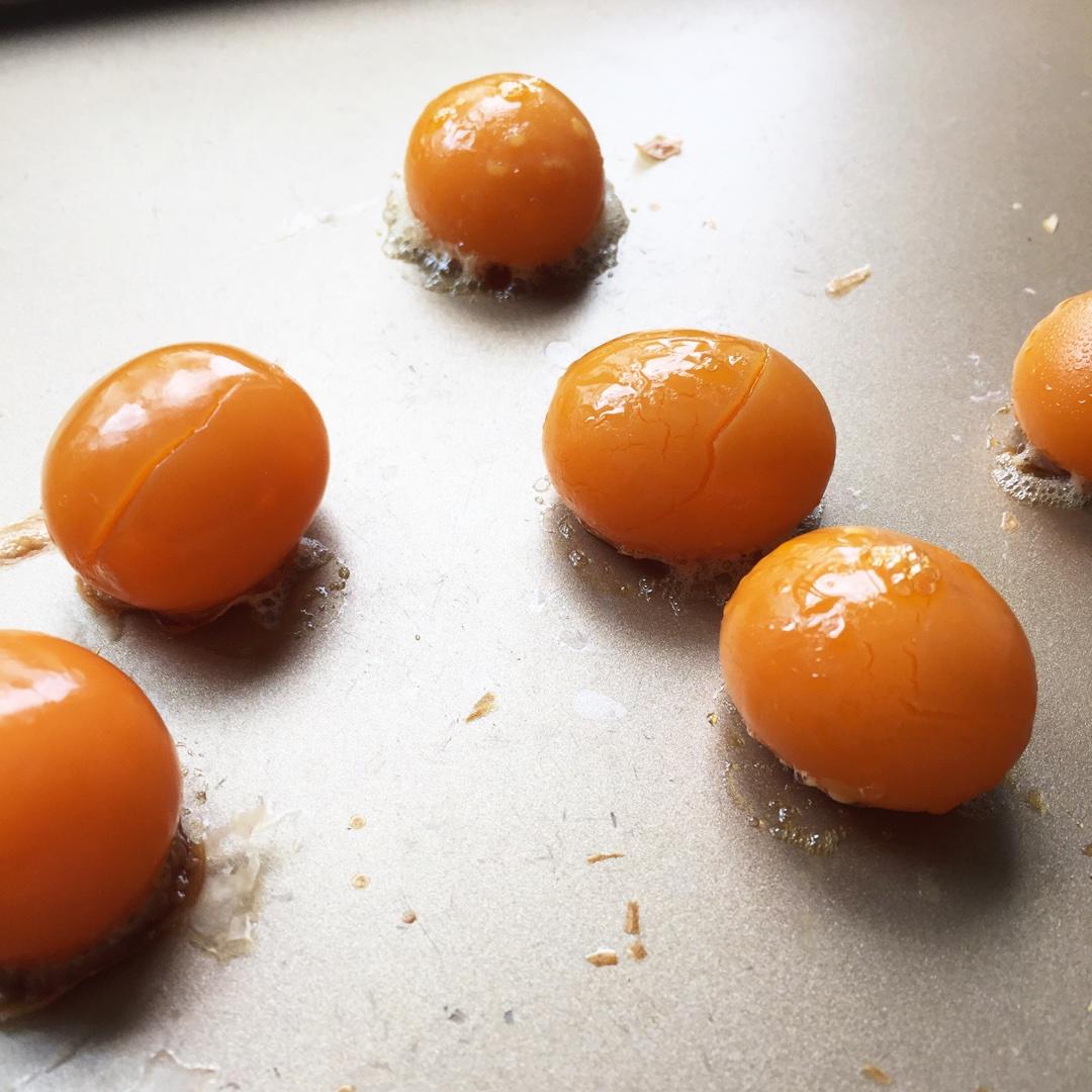 桃山皮—蛋黃蓮蓉月餅的做法 步骤1