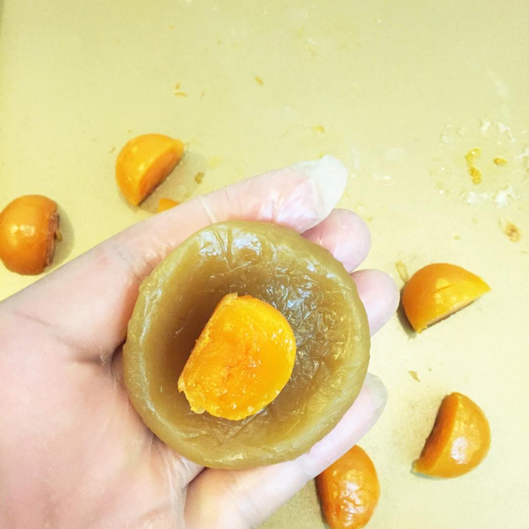 桃山皮—蛋黃蓮蓉月餅的做法 步骤2