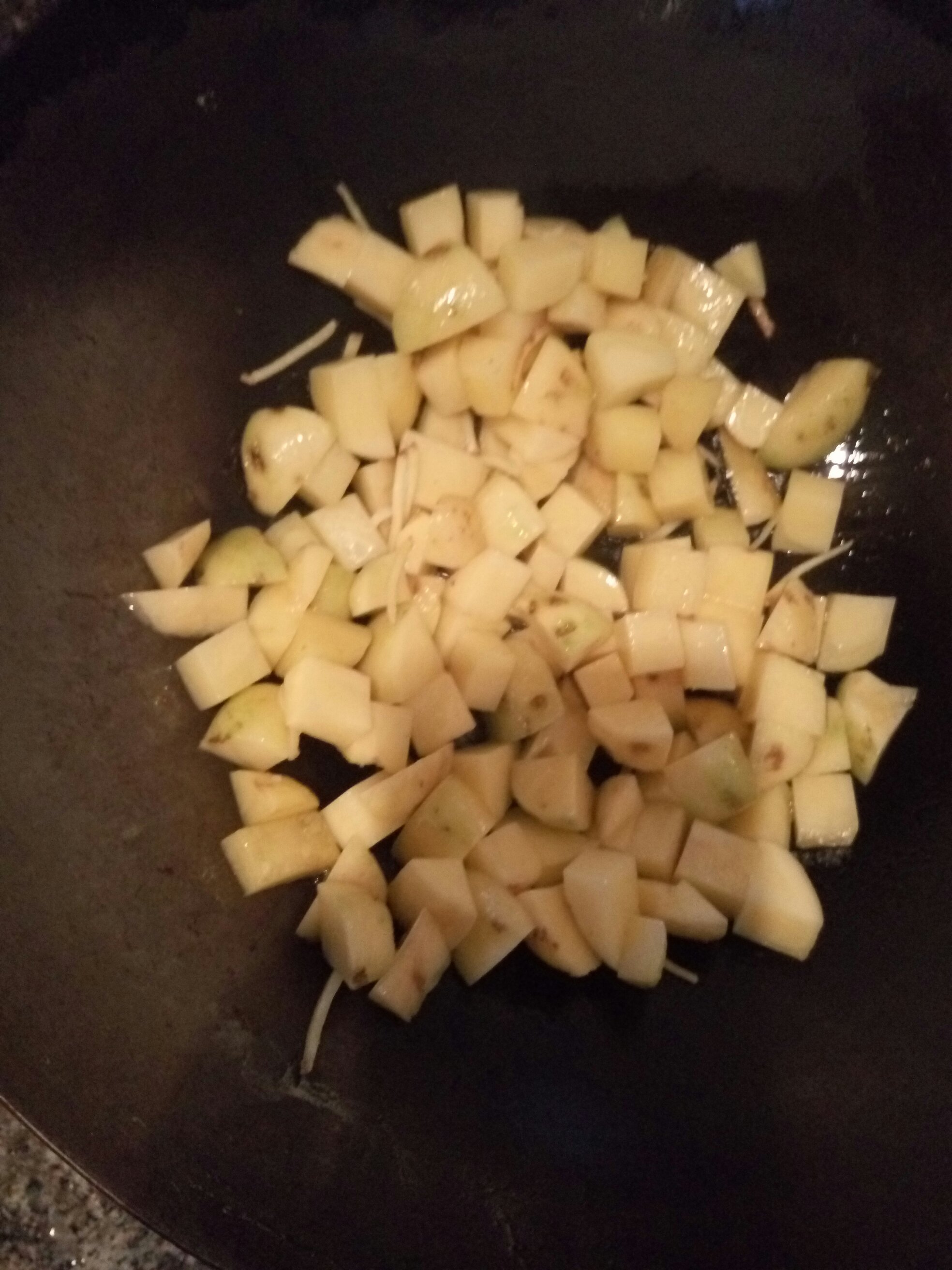 拌飯醬版炒土豆的做法 步骤2