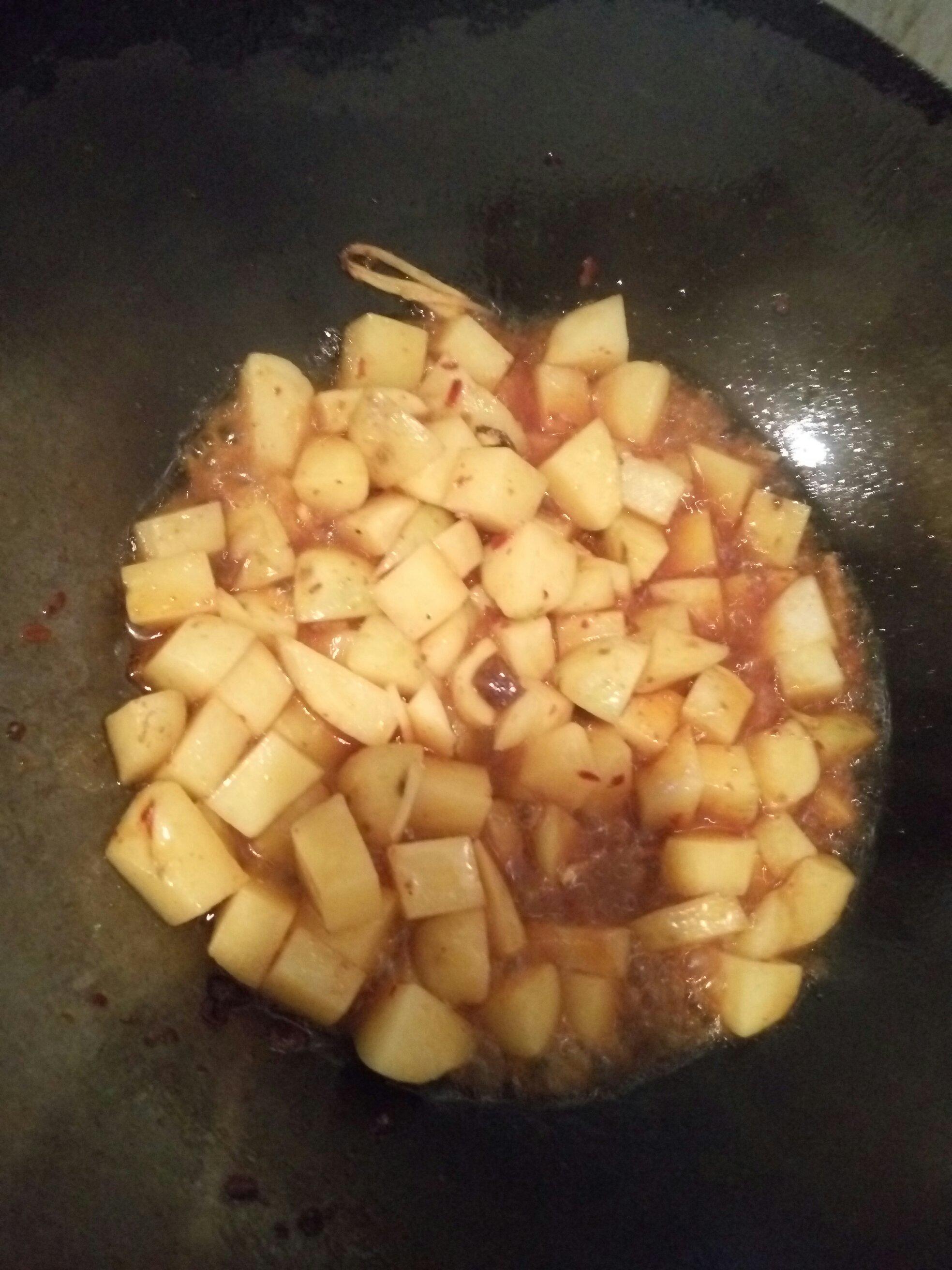 拌飯醬版炒土豆的做法 步骤4