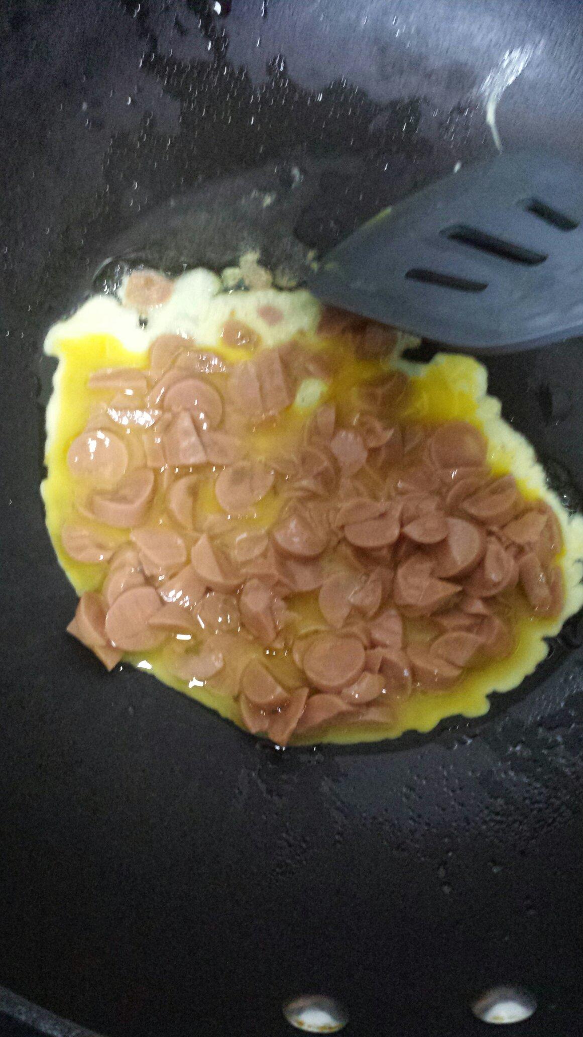 雞蛋火腿腸餅的做法 步骤3