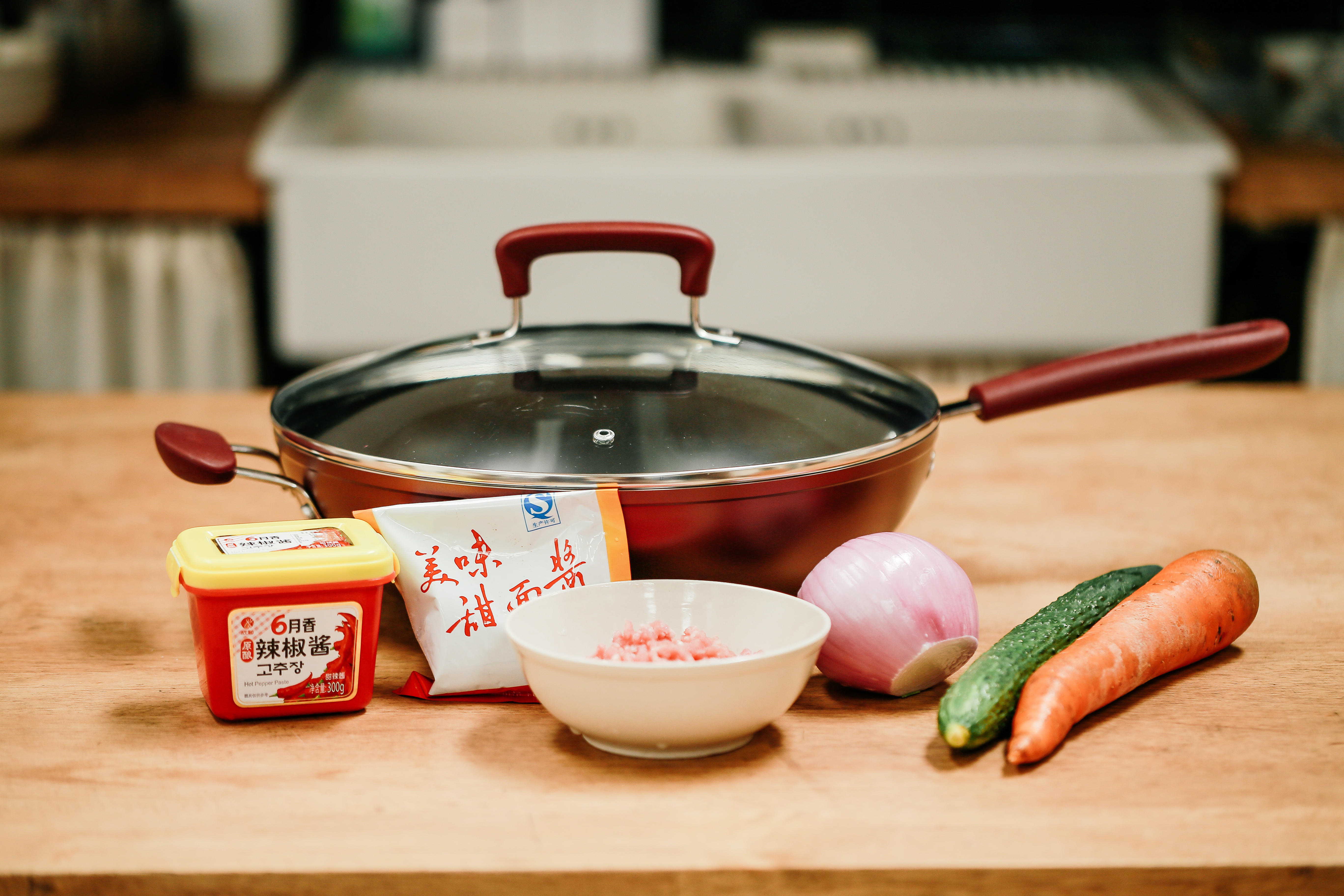 春川彩蔬肉醬拌麪－愛仕達油你控系列的做法 步骤1