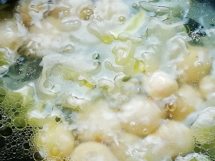 秋令食白能補肺，這碗湯給你三倍的滋潤~三白養生湯 • 圓滿素食的做法 步骤3