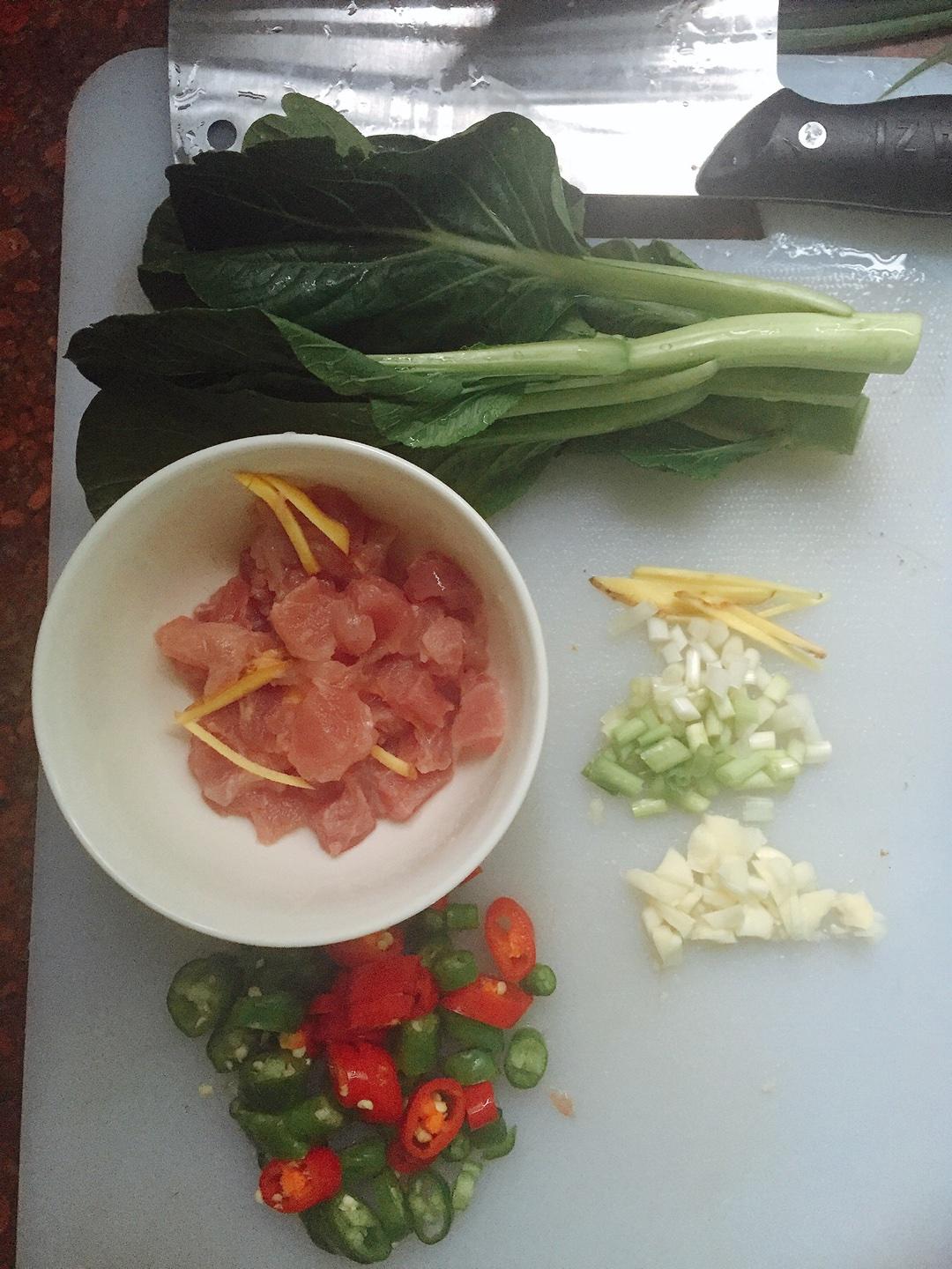 雙椒肉丁蓋飯的做法 步骤1