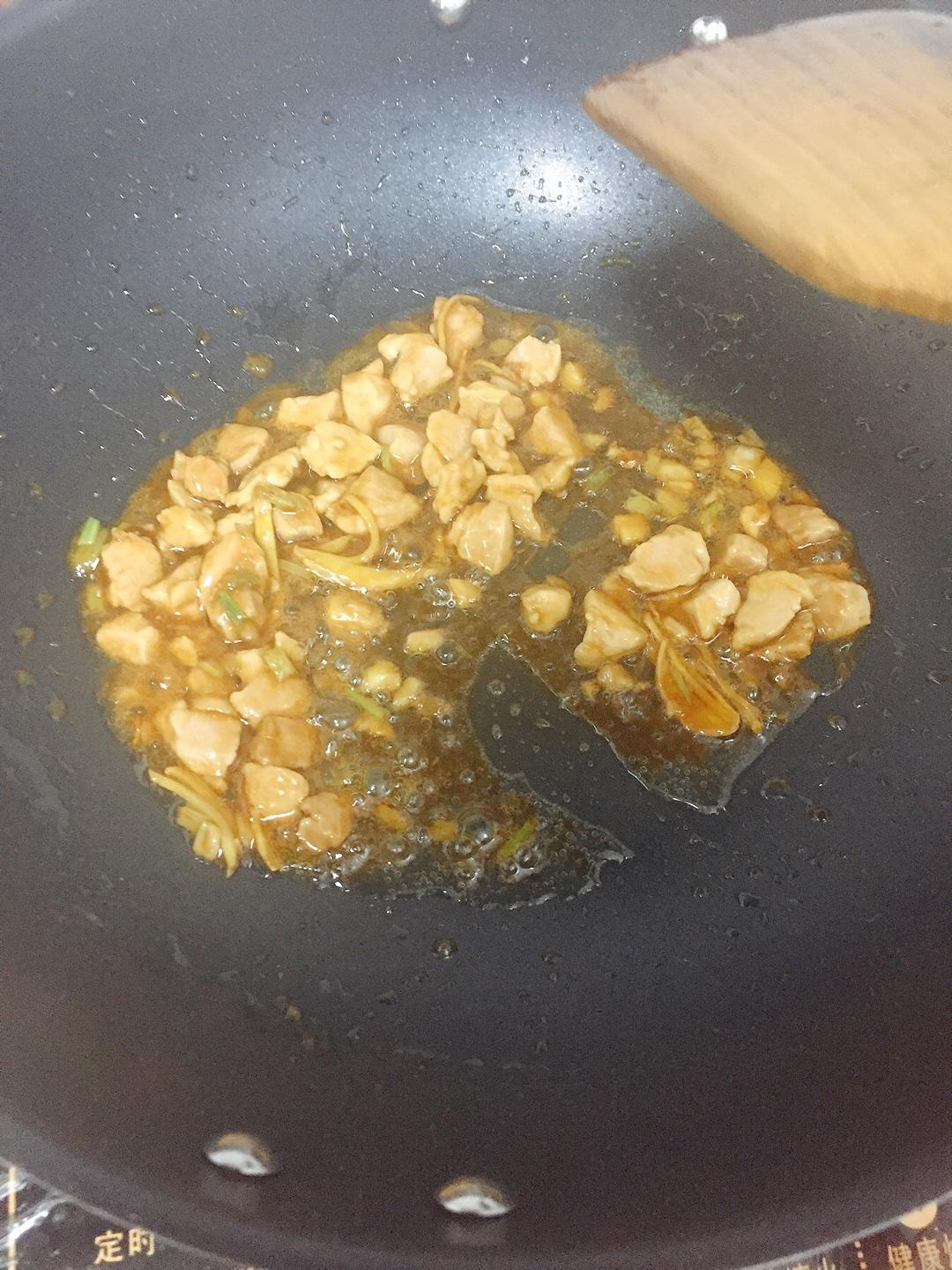 雙椒肉丁蓋飯的做法 步骤4
