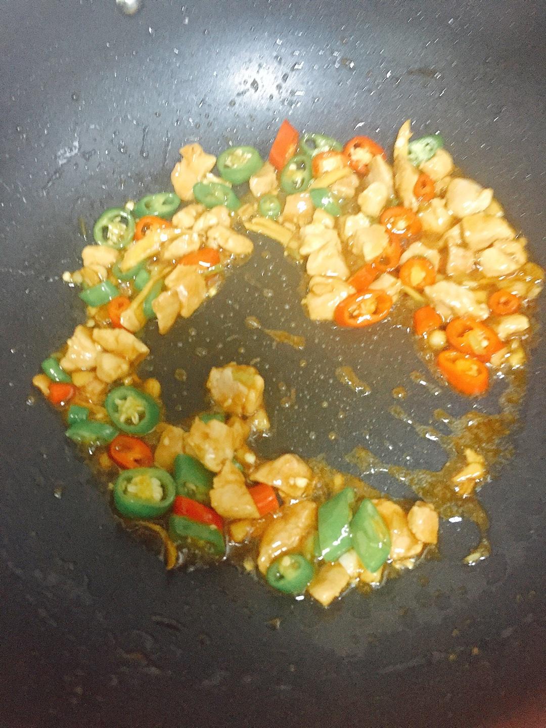 雙椒肉丁蓋飯的做法 步骤5