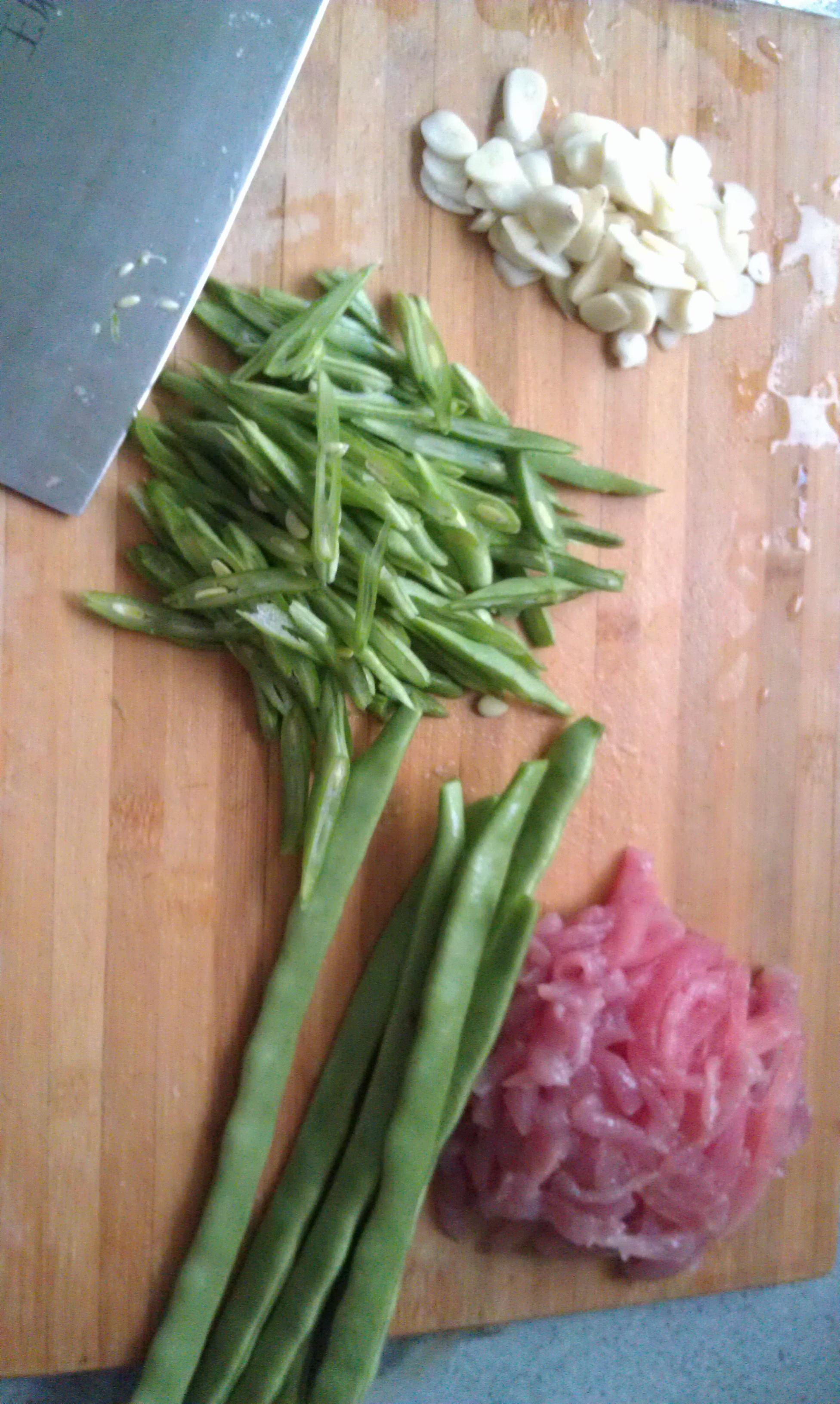 扁豆肉絲拌麪的做法 步骤1