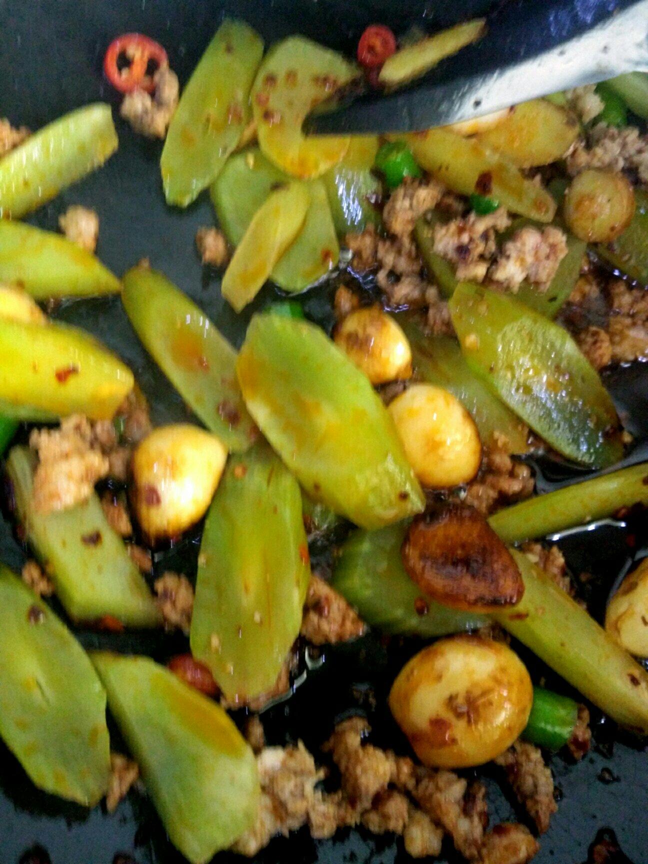 幹鍋萵筍的做法 步骤6