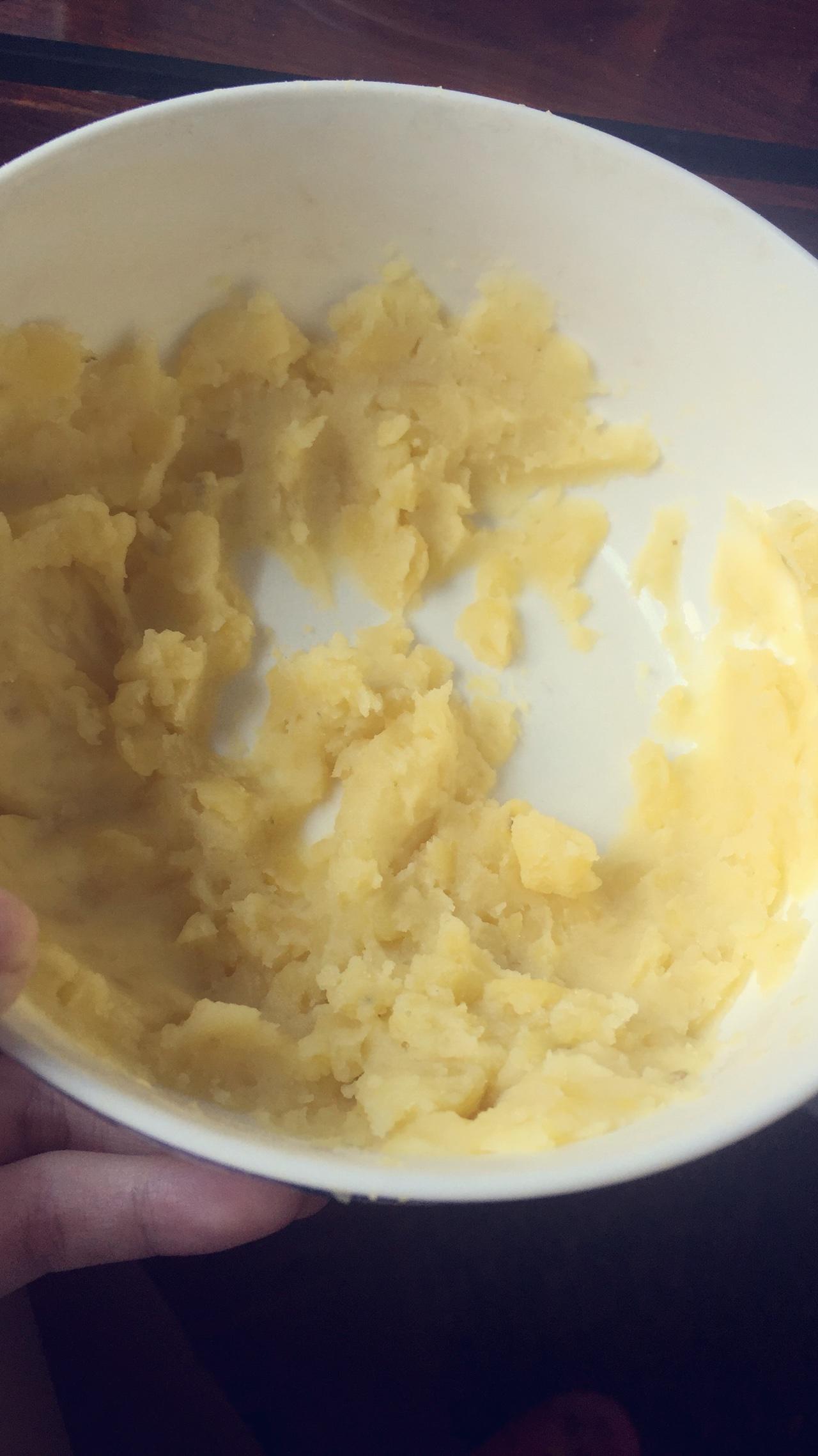奶香培根土豆泥的做法 步骤1