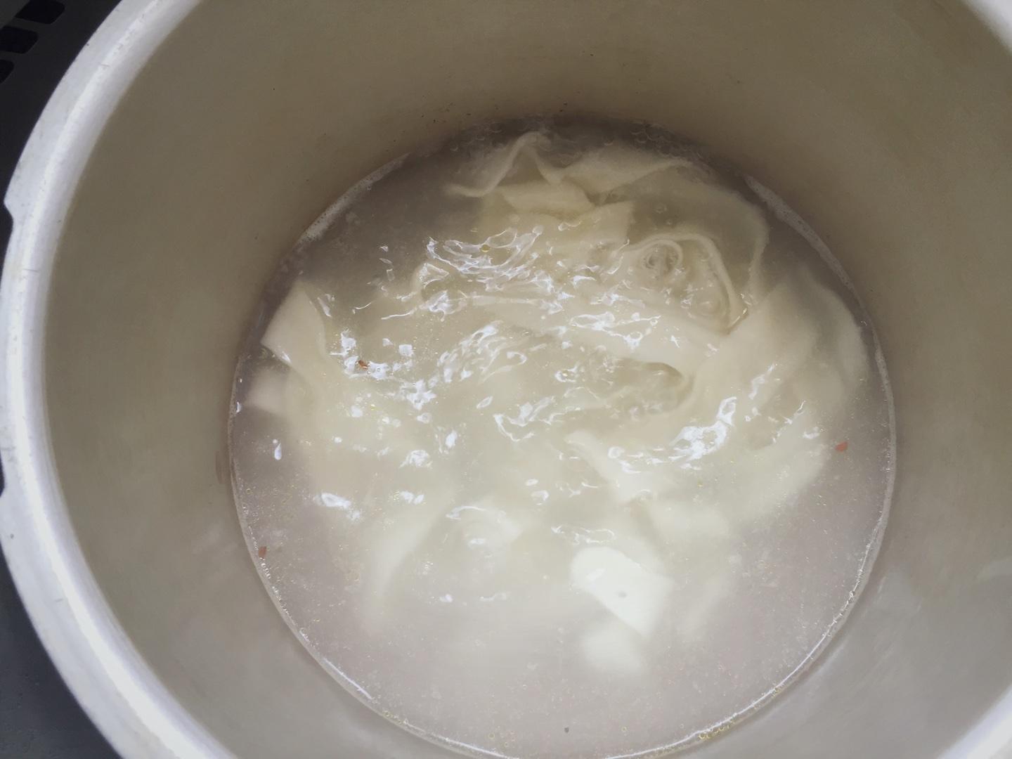 酸辣魚湯麪（打包剩菜版）的做法 步骤9