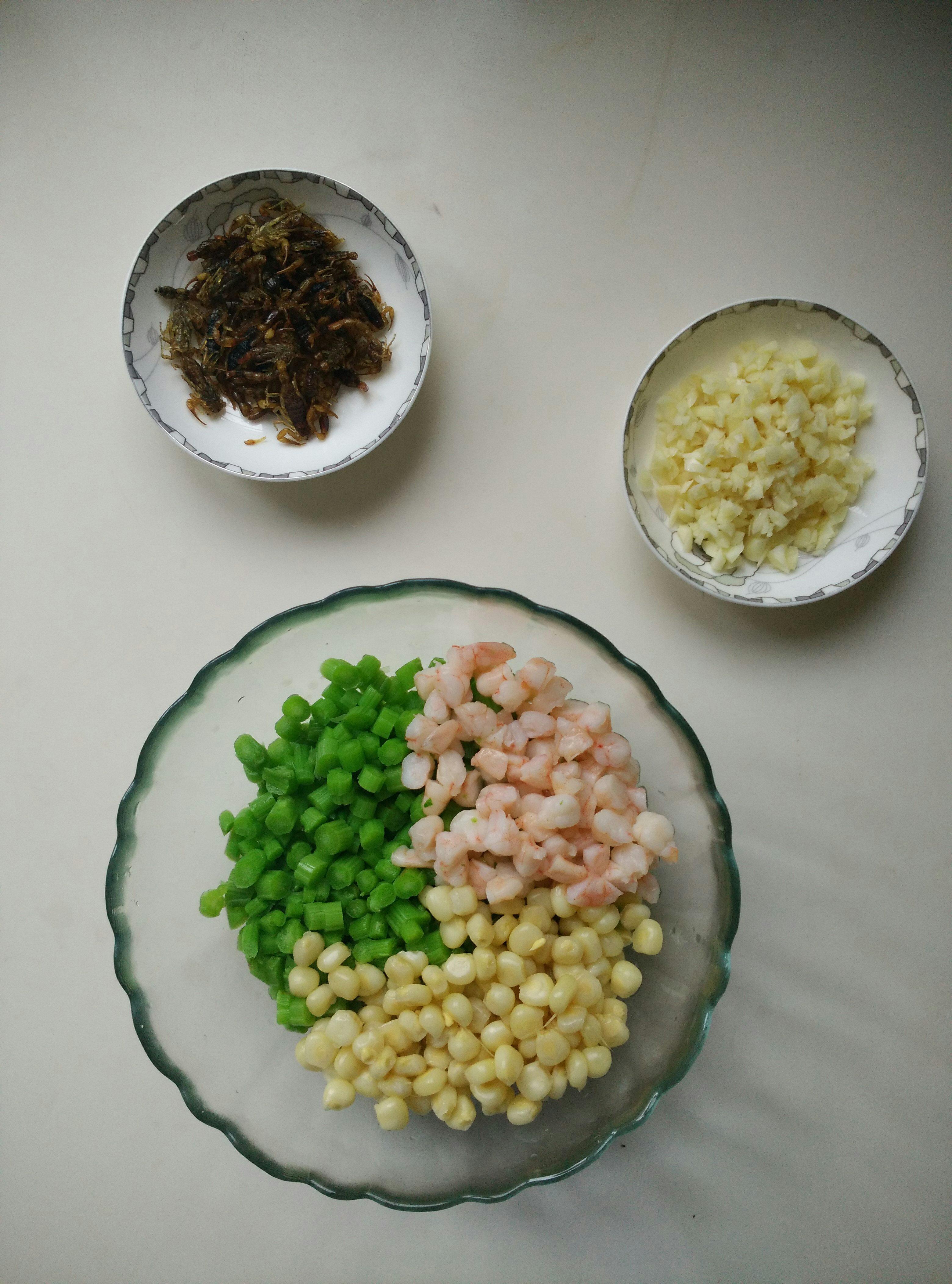 莧菜梗蝦仁玉米粒沙拉的做法 步骤2