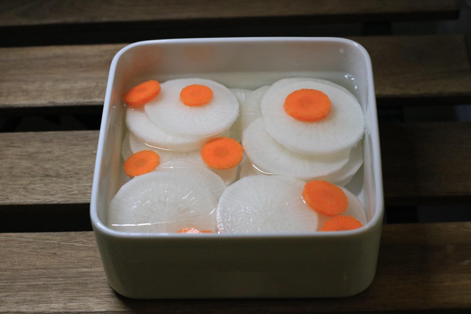 韓式水泡菜，其實就是醃蘿蔔～的做法 步骤1