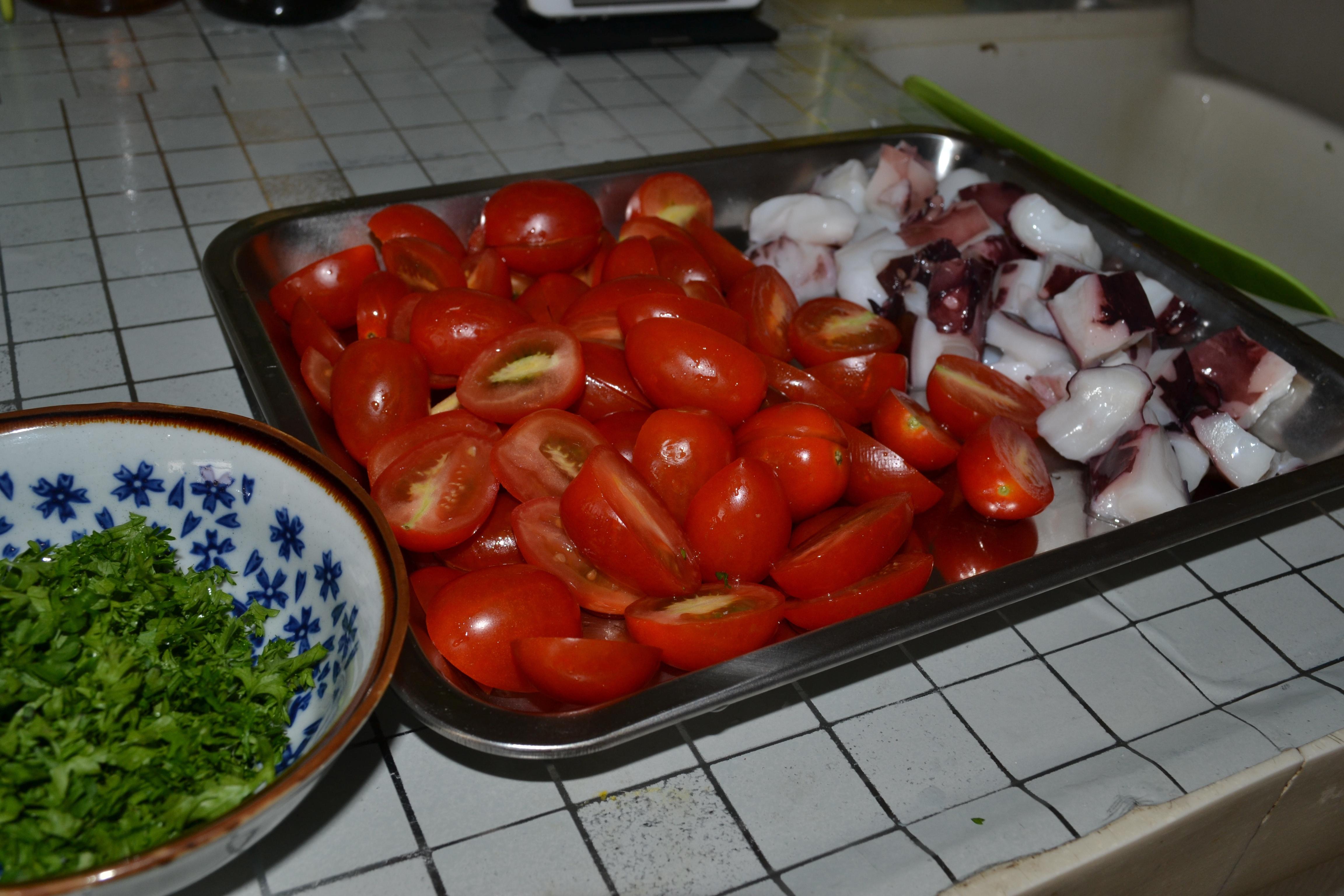 櫻桃番茄拌章魚的做法 步骤1