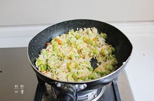 蠶豆米小炒飯的做法 步骤7