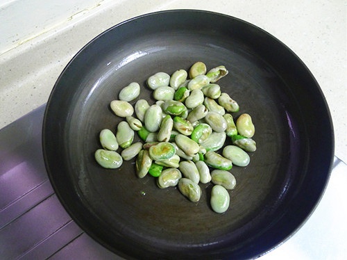 小吃-炒蠶豆的做法 步骤3