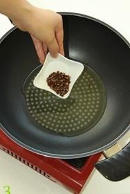 茴香炒蠶豆的做法 步骤3