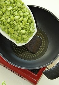茴香炒蠶豆的做法 步骤5
