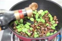 香腸粒鹹菜蠶豆飯的做法 步骤7