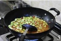 剁椒肉末蠶豆煲的做法 步骤5