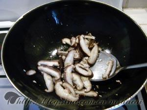 香菇荷蘭豆炒馬蹄的做法 步骤3