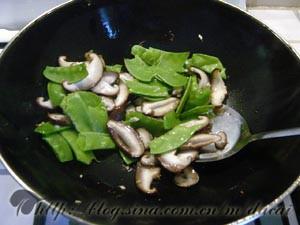 香菇荷蘭豆炒馬蹄的做法 步骤4