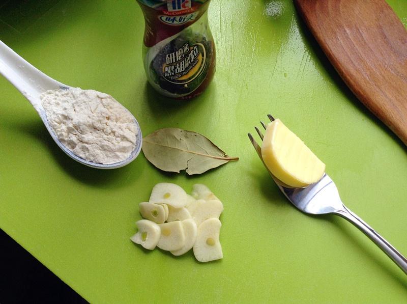 奶香荷蘭豆燴雞片的做法 步骤5