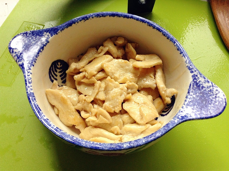 奶香荷蘭豆燴雞片的做法 步骤6
