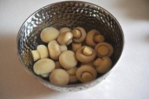 蠔汁口蘑荷蘭豆的做法 步骤3